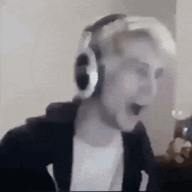 xqc-clap.gif