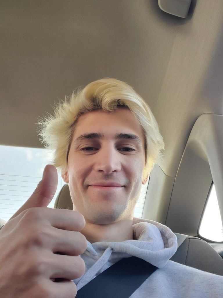 xqc-thumbs-up-768x1024.jpg